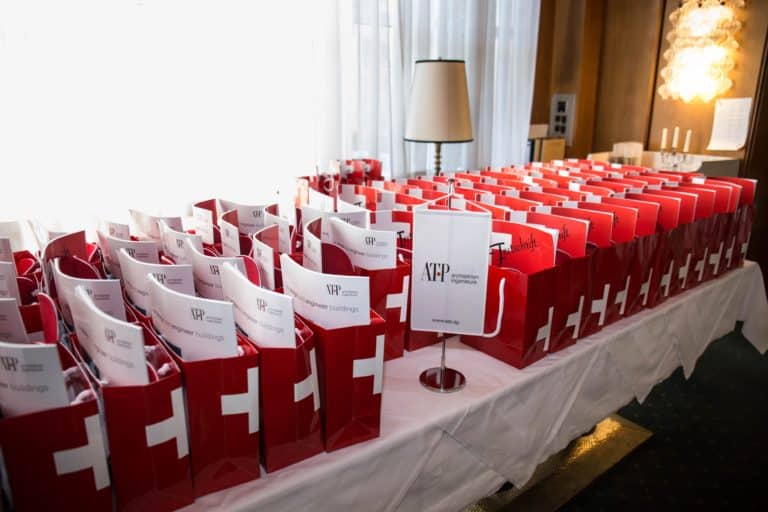 !00 Jahre Schweizer Verein